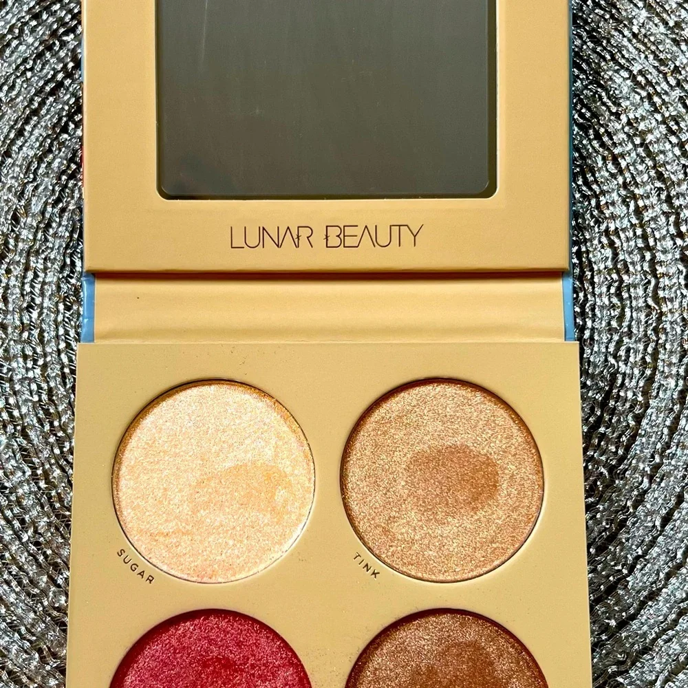 Lunar Beauty Highlighter Palette